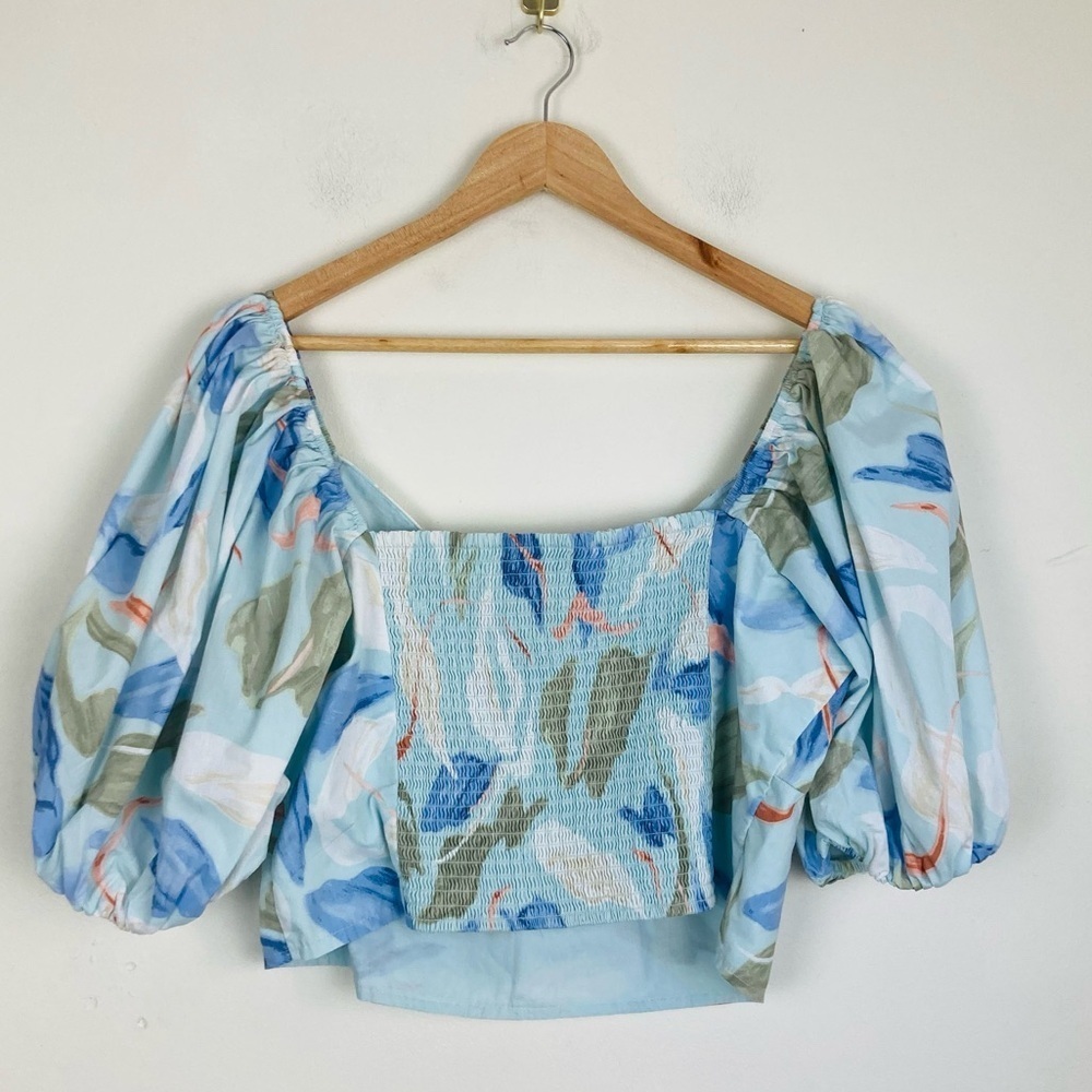 Abercrombie & Fitch pale blue abstract floral puff sleeve o-ring crop top. XL - Picture 4 of 7